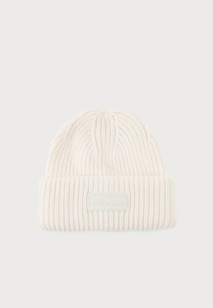 Cappello a maglia a coste di colore crema con risvolto e finitura testurizzata. Presenta una toppa logo rettangolare in una tonalità contrastante.