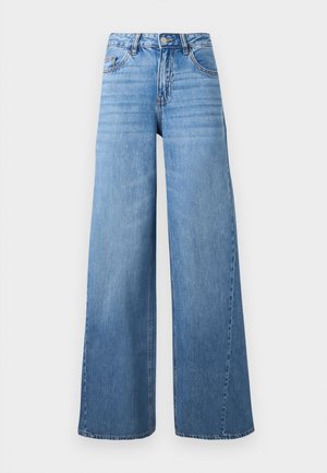 Világoskék, magas derekú farmernadrág széles szárakkal, elülső gombolással, cipzáras záródással és klasszikus, öt zsebes kialakítással.