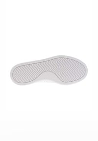 Suela de zapatilla blanca con un patrón de espiga. La forma curva resalta una textura suave con un ligero arco en la entresuela.