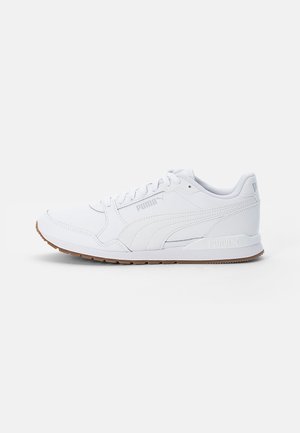 Trainers - white