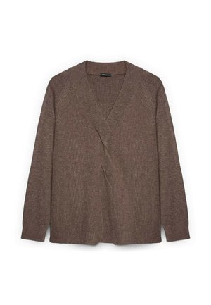 Brązowy sweter dzianinowy z długim rękawem i kołnierzem w kształcie V, ułożony na płasko na białym tle.