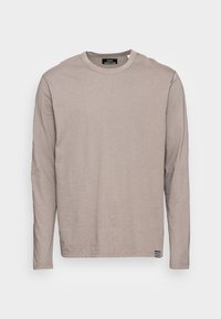 Hellgraues Langarmshirt aus glattem Stoff. Verfügt über einen Rundhalsausschnitt und einen gestreiften Akzent am Saum. Schlichtes, sauberes Design.