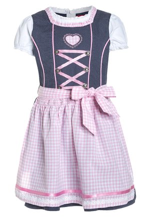 Mørkeblå og hvide polkaprikket krop med lyserødt båndsnøring og hjertebeskæring, hvide puffede ærmer, lyserødt ternet nederdel med sløjfe og blomsterkant.
