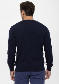 Felix Hardy BASIC V NECK ARM PATCH DETAIL - Trui - dark blue