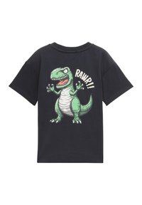 Camiseta negra con un gráfico de un dinosaurio verde con un vientre blanco y el texto "RAWR!!" en una tipografía divertida. Mangas cortas, material de algodón.