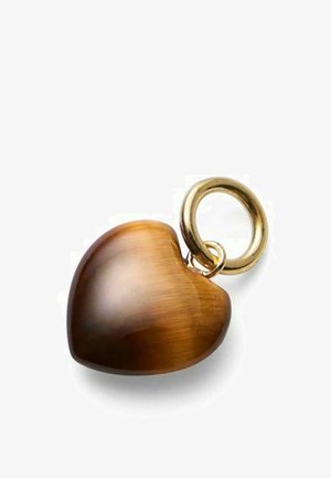 Pruun südamikujuline ripats sileda poleeritud pinnaga, mis on kinnitatud väikesele kuldrõngale valgel taustal.