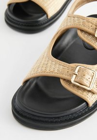 Next FOREVER COMFORT RAFFIA - REGULAR FIT - Szandálok - natural
