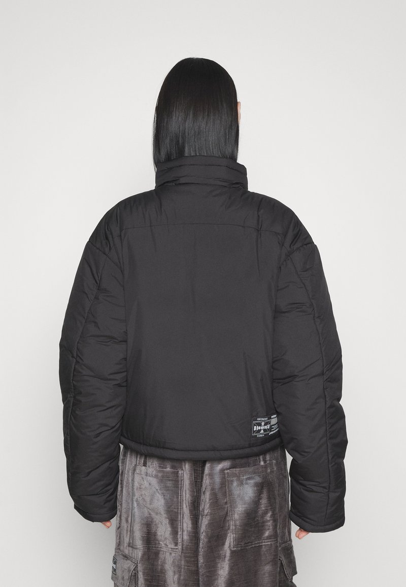 032c TEAM TAG CROPPED PUFFER JACKET - Winter jacket - black 