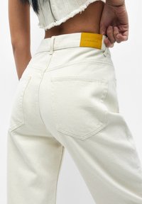 PULL&BEAR Vaqueros rectos - beige