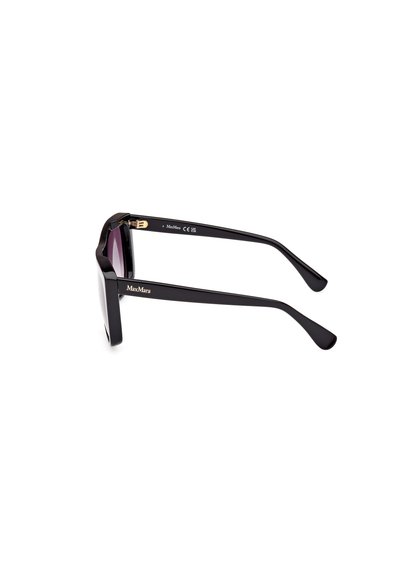 Gafas de sol rectangulares negras con lentes degradados, un marco grueso y brillante, y detalle de hardware plateado en las bisagras.