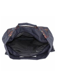 Marineblaue Tasche mit floralem Design, die ein weit geöffnetes Innenfach, zwei Griffe und mehrere Fächer, einschließlich einer Reißverschlusstasche, bietet.
