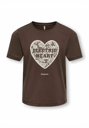 T-shirt marron à manches courtes avec un grand motif de cœur en dentelle et les mots "Electric Heart" et "Strong mind" imprimés sur le devant.