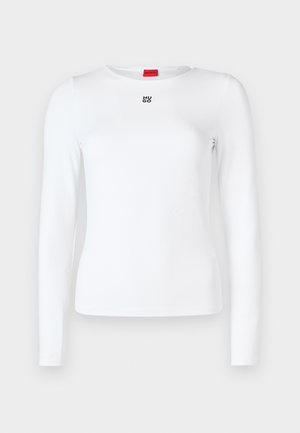 Hvit skjorte med lange ermer i en figursydd design med rund hals. Har en liten svart "Hugo"-logo på brystet. Glatt tekstur.
