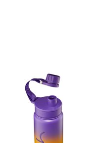 Paarse gradient waterfles met een matte afwerking. Voorzien van een deksel met een strap, een kleine opening en een grotere drinkuitlaat aan de bovenkant.