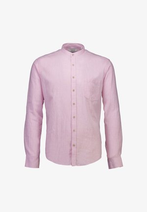 Chemise en lin rose clair à manches longues avec col mao, fermeture à boutons sur le devant, une poche poitrine et une texture subtile.