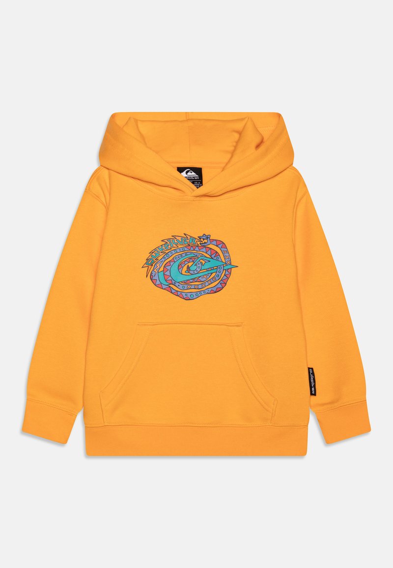 Ryškiai oranžinė džemperis su spalvingu, abstrakčiu Quiksilver logotipu ant krūtinės ir priekine kengūros kišene.