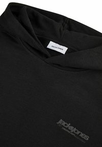 Zwarte hoodie gemaakt van zacht katoen. Heeft een capuchon met trekkoord, ribgebreide afwerking en een subtiele bedrukte logo op de borst.