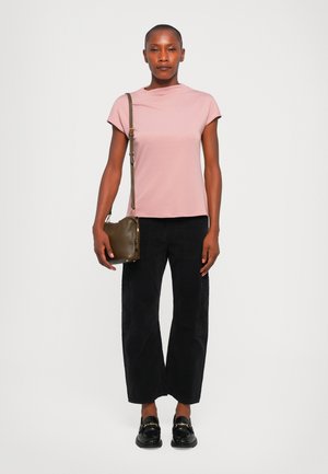 Light pink short-sleeve top, black wide-leg pants, black loafers, and a small olive green crossbody bag. Simple design, smooth texture.