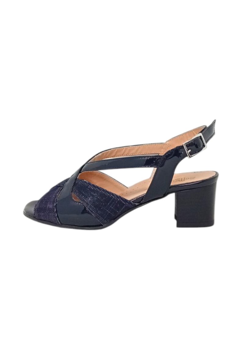 Tacchi slingback blu navy con un mix di tessuto lucido e testurizzato. Design open toe, tacco a blocco e cinturino regolabile alla caviglia.