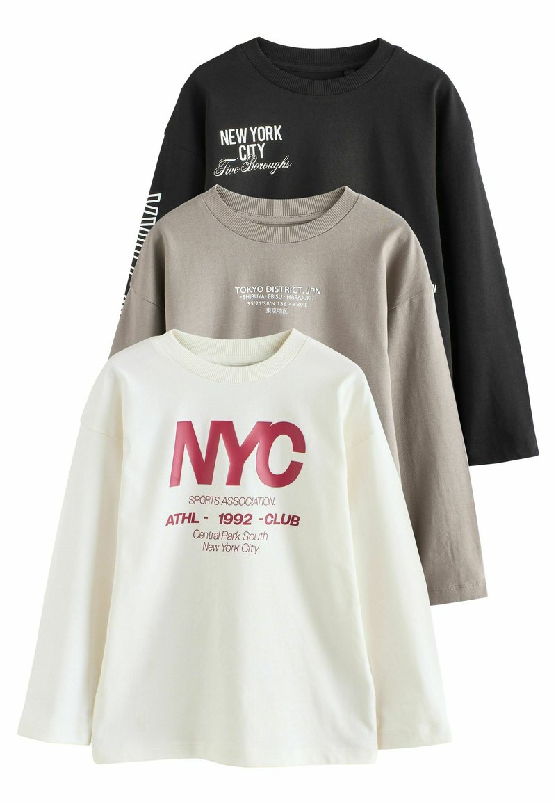 Trii dugih rukava: crna s bijelim tekstom, taupe s bijelim printom i bijela s velikim crvenim NYC logotipom. Pamuk, opušteni kroj.