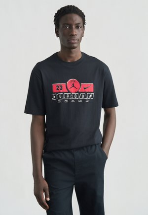 STEEL CREW - Nyomott mintás póló - black/gym red