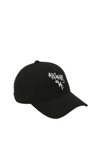 Cappellino da baseball nero in cotone, con testo ricamato bianco "ALLSAINTS 94" sulla parte frontale e visiera curva. Design minimalista.
