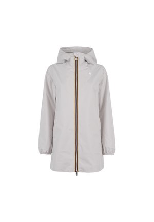 Giacca impermeabile grigia chiara con cappuccio, cerniera completa, polsini elastici e una striscia multicolore lungo la cerniera. Design semplice e funzionale.