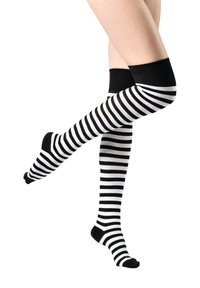Calze a righe al ginocchio con strisce nere e bianche alternate, un bordo superiore nero solido e una texture del tessuto liscia e elastica.