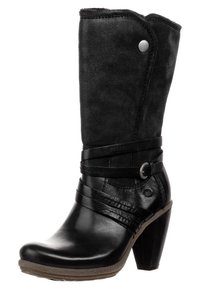 Mustat nilkkurit, jotka on valmistettu nahasta ja mokkanahasta. Niissä on korkea korko, koristeläpännauhat ja pyöreä kärki, jossa on teksturoitu pinta.