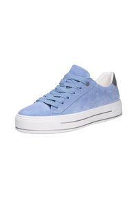 Light blue suede sneaker with a white rubber sole. Features round laces and a metallic accent on the heel. Classic low-top design.