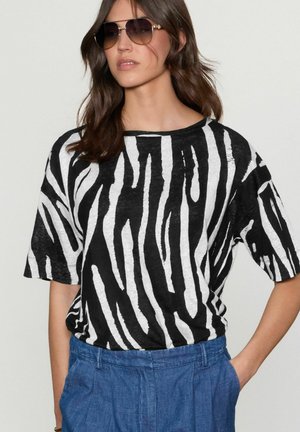 - T-shirt basic