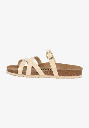 Beige leren sandalen met een kurken voetbed, voorzien van drie brede banden en een gesp-sluiting. Textuurzool voor grip en comfort.