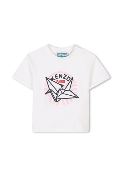 Witte katoenen t-shirt met een zwart omlijnd origami-kraanvogel ontwerp, "KENZO PARIS" tekst in rood, en een roze cirkelvormig patroon op de achtergrond.