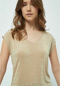Desires BOB SHORTSLEEVE SHIMMER - Pamata T-krekls - white peony