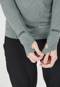 Endurance Langærmet T-shirt - trooper