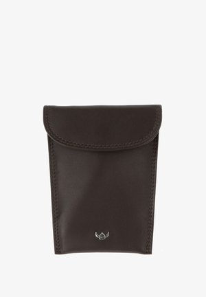 Pochette en cuir brun foncé avec fermeture à rabat et petit emblème argenté en forme de taureau en bas au centre.