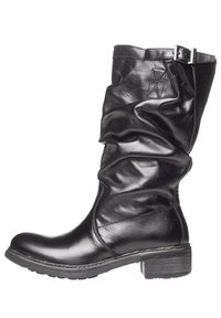 Mustat nahka polvipituiset saappaat, joissa on laskeutunut muotoilu, pyöreä kärki, matala korko ja solkidetali ylhäällä. Sujuva pinta, jossa on kohtuullinen kiilto.