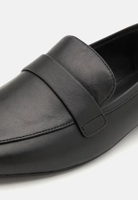 MICHAEL Michael Kors REGAN FLEX LOAFER - Chaussons - black