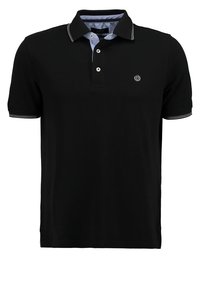 Polo noir en coton, doté d'un col bleu clair contrastant, d'une patte de boutonnage à deux boutons et d'un petit logo brodé sur la poitrine.