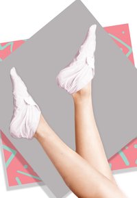 K-Glo 2 PACK - K-GLO® ANTI-CALLUS PEELING FOOT MASK SOCKS  - Bad- & bodyset