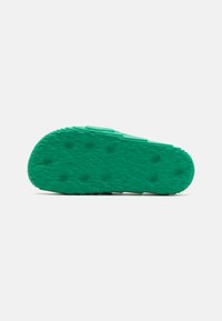 adidas Originals ADILETTE 22 - Platt slip-in - bold green/core black