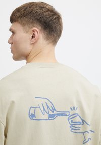 Solid SDISMAIL - Apdrukāts T-krekls - oatmeal