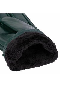 Guante de cuero verde con un forro de felpa negra y suave. Presenta una superficie lisa y un diseño estructurado para un ajuste ceñido.