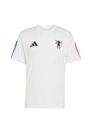 Hvid atletisk trøje med blå og røde accenter på ærmerne, med en sort Adidas-logo og et farverigt grafisk design på brystet.