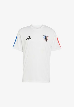 Maglia sportiva bianca con accenti blu e rossi sulle maniche, con il logo Adidas nero e un design grafico colorato sul petto.
