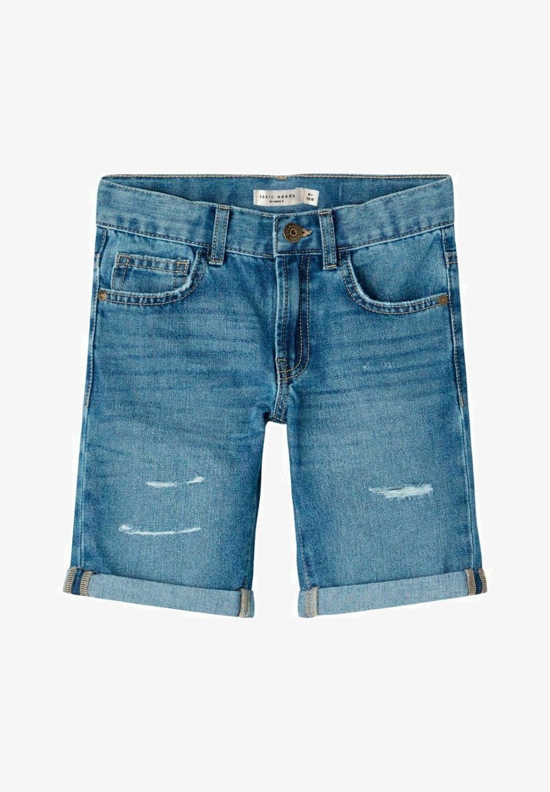 Short en jean bleu avec revers roulés, bouton et fermeture éclair à l'avant, deux poches avant et détails légèrement usés sur les jambes avant.