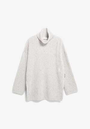 Lichtgrijze geribde gebreide coltrui met lange mouwen en subtiele zwarte spikkels door de stof.