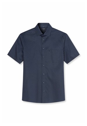 Marineblaue Kurzarm-Hemd mit kleinen weißen Punkten und klassischem Kragen, flach auf weißem Hintergrund liegend.