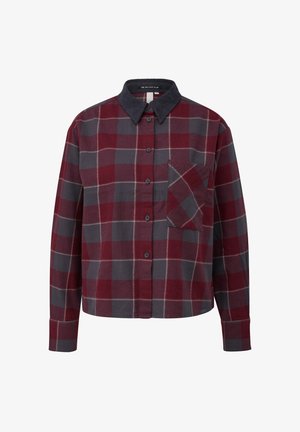 Mygtukų priekyje užsegamas švarkas, kuriame dominuoja raudonai, pilkai ir baltai marginti kvadratai. Pagamintas iš medvilnės, su velveto tipo apykakle ir krūtine kišene. Ilgos rankovės.