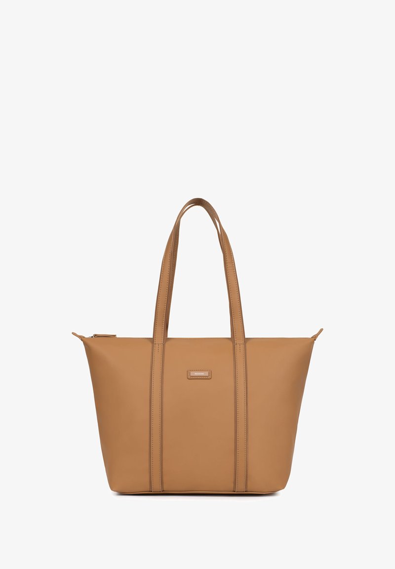 Torebka typu tote w kolorze tan, o strukturalnym designie, gładkiej powierzchni, długich uchwytach i kontrastowych pionowych szwach. Zamek błyskawiczny na górze.